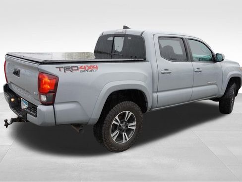 Used 2019 Toyota Tacoma TRD Sport AWD/4WD image 3