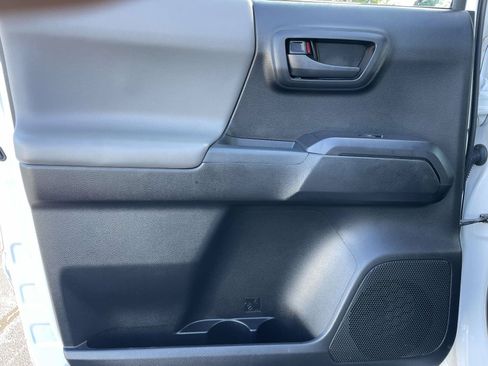 Used 2018 Toyota Tacoma SR w/ SR Convenience Package AWD/4WD image 11