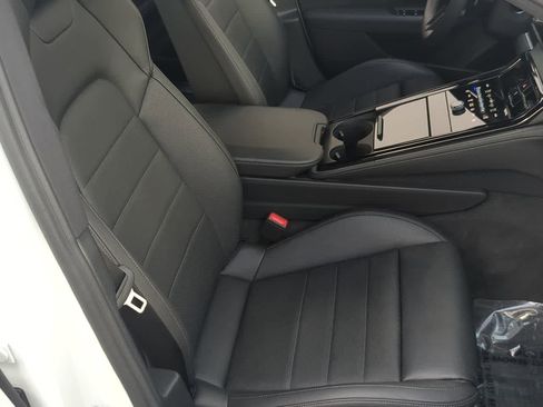 Used 2025 Porsche Panamera image 24