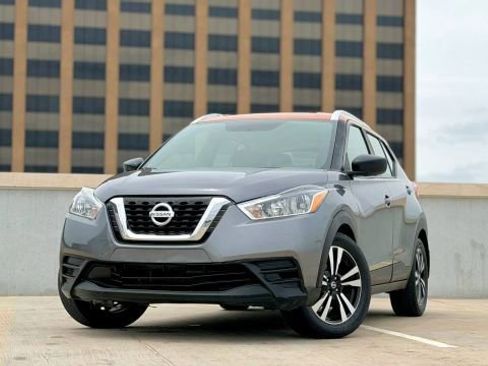 Used 2019 Nissan Kicks SV w/ Exterior Electronics Package FWD image 1
