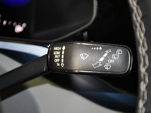 Used 2023 Volkswagen Taos SE AWD/4WD image 24