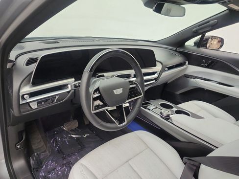 Used 2024 Cadillac Lyriq Luxury RWD image 9