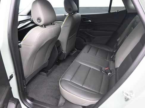 Used 2025 Chevrolet Trax ACTIV w/ Sunroof Package FWD image 14