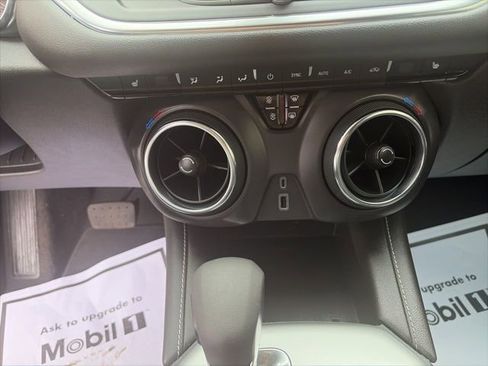 Used 2025 Chevrolet Blazer LT FWD image 14