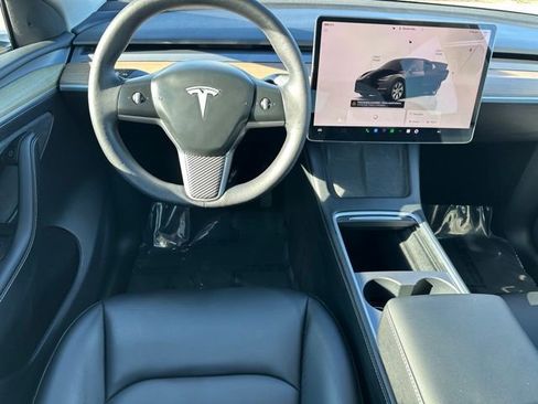 Used 2023 Tesla Model Y Long Range image 18