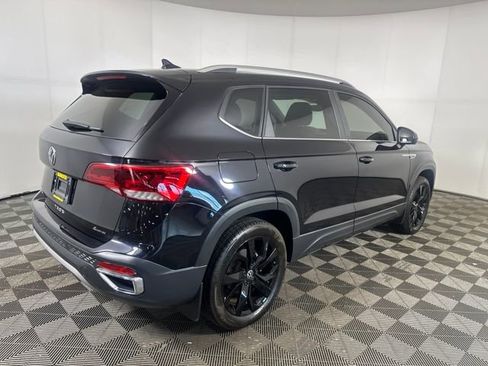 Used 2023 Volkswagen Taos SE w/ Panoramic Sunroof Package image 3