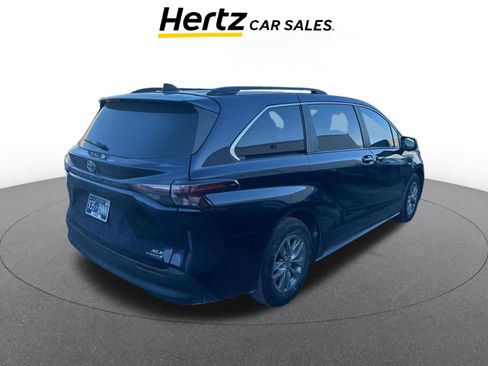 Used 2024 Toyota Sienna XLE image 4
