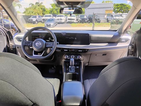 Used 2025 Nissan Kicks SV w/ SV Premium Package FWD image 90