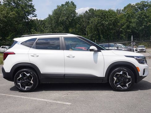 Used 2024 Kia Seltos EX AWD/4WD image 17