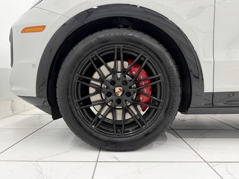 New 2026 Porsche Cayenne GTS image 16