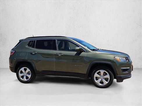 Used 2019 Jeep Compass Latitude w/ Popular Equipment Group AWD/4WD image 4