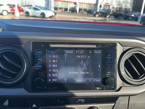 Certified 2018 Toyota Tacoma TRD Off-Road image 10