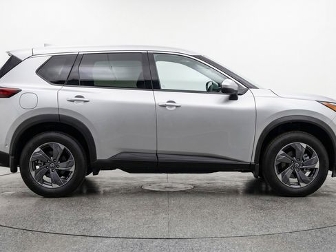 Used 2025 Nissan Rogue SV FWD image 11