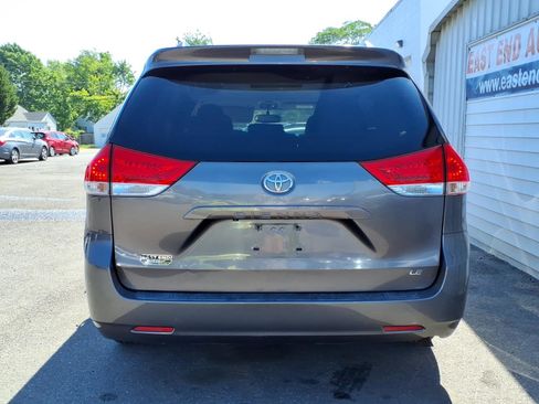 Used 2011 Toyota Sienna LE FWD image 4