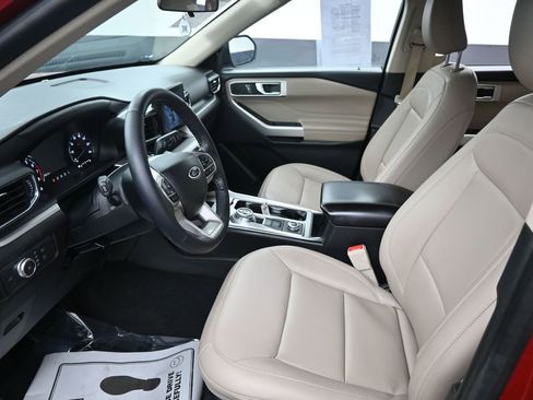 Used 2022 Ford Explorer XLT w/ Equipment Group 202A AWD/4WD image 24