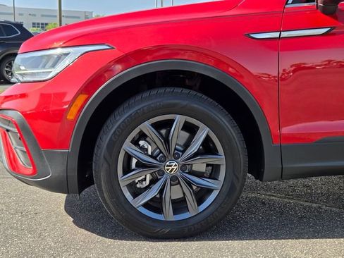 Certified 2023 Volkswagen Tiguan SE image 10