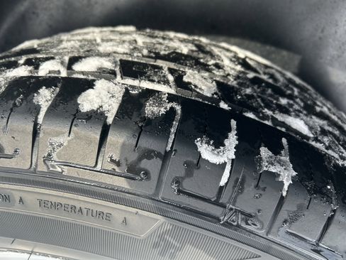 Used 2016 GMC Acadia SLE image 27