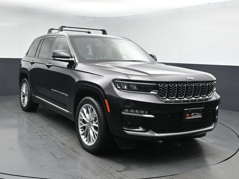 Used 2022 Jeep Grand Cherokee Summit w/ Advanced Protech Group IV AWD/4WD image 2