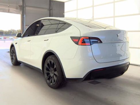 Used 2024 Tesla Model Y Long Range AWD/4WD image 2