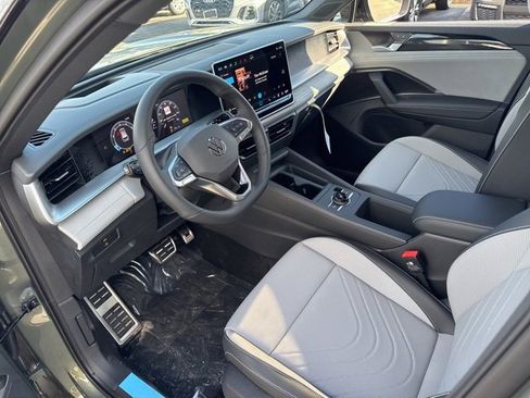 New 2026 Volkswagen Tiguan SE R-Line image 4