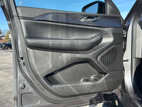 New 2025 Jeep Grand Cherokee Altitude image 12