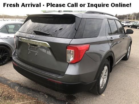 Used 2022 Ford Explorer XLT image 4