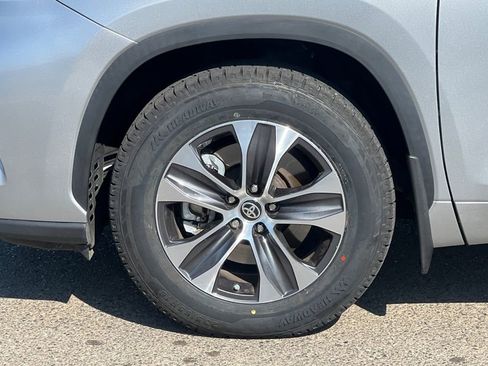 Certified 2024 Toyota Highlander XLE AWD/4WD image 27
