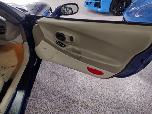 Used 2004 Chevrolet Corvette Convertible w/ Preferred Equipment Group RWD image 16