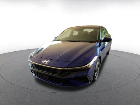 Used 2025 Hyundai Elantra Limited image 7