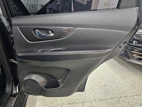 Used 2018 Nissan Rogue SV AWD/4WD image 30