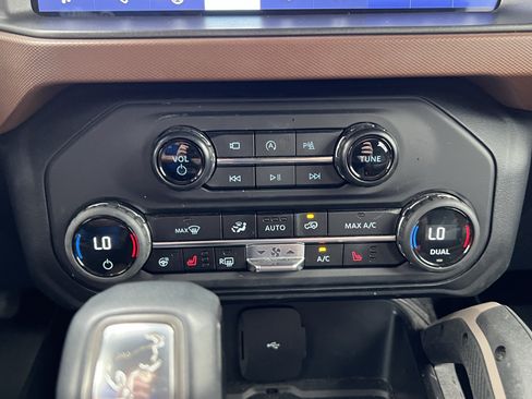 Used 2024 Ford Bronco Outer Banks AWD/4WD image 30