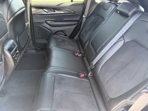 Used 2023 Jeep Grand Cherokee Altitude RWD image 29