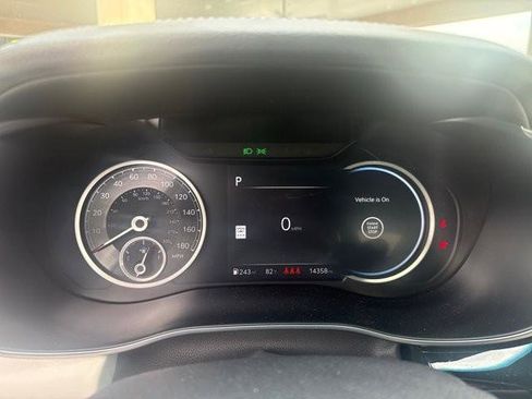 Used 2025 Genesis G70 2.5T image 11