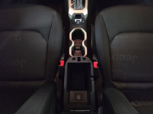 Used 2017 Jeep Renegade Latitude AWD/4WD image 15