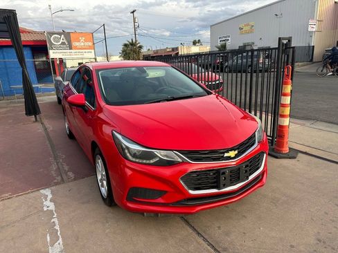Used 2018 Chevrolet Cruze LT FWD image 4