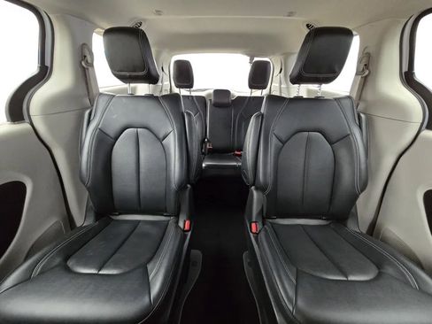 Used 2024 Chrysler Pacifica Select image 27