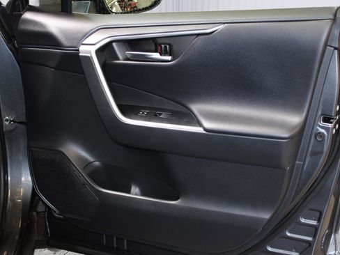 Used 2020 Toyota RAV4 XSE AWD/4WD image 40