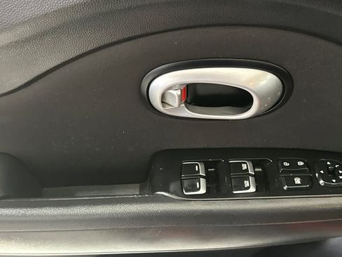 Used 2019 Kia Soul + FWD image 13
