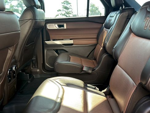 Used 2023 Ford Explorer King Ranch w/ Technology Package AWD/4WD image 6