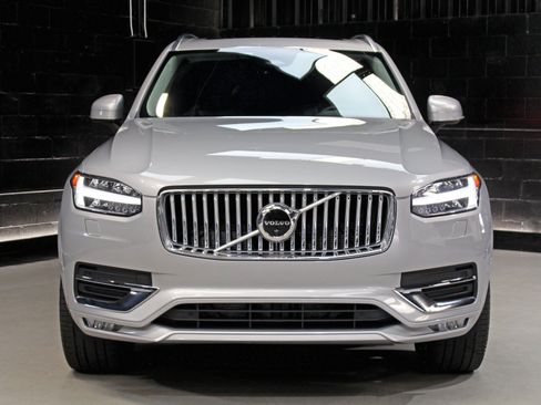 Used 2023 Volvo XC90 B6 Plus w/ Protection Package Premier AWD/4WD image 6