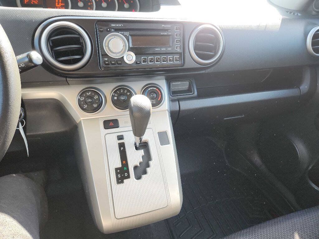 Used 2010 Scion xB FWD image 15