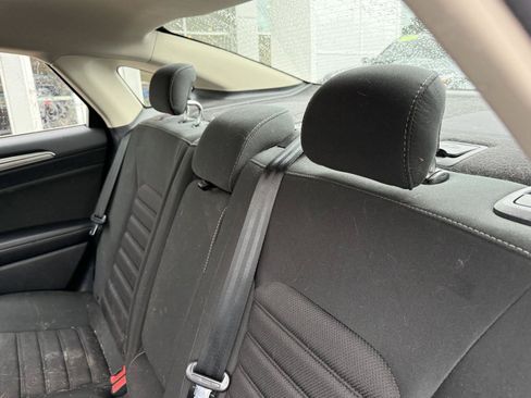 Used 2017 Ford Fusion SE FWD image 10