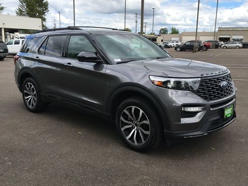 Used 2023 Ford Explorer ST-Line w/ Class IV Trailer Tow Package AWD/4WD image 9