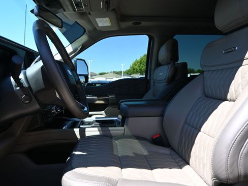 Used 2025 Ford F450 Platinum w/ Platinum Plus Package AWD/4WD image 24