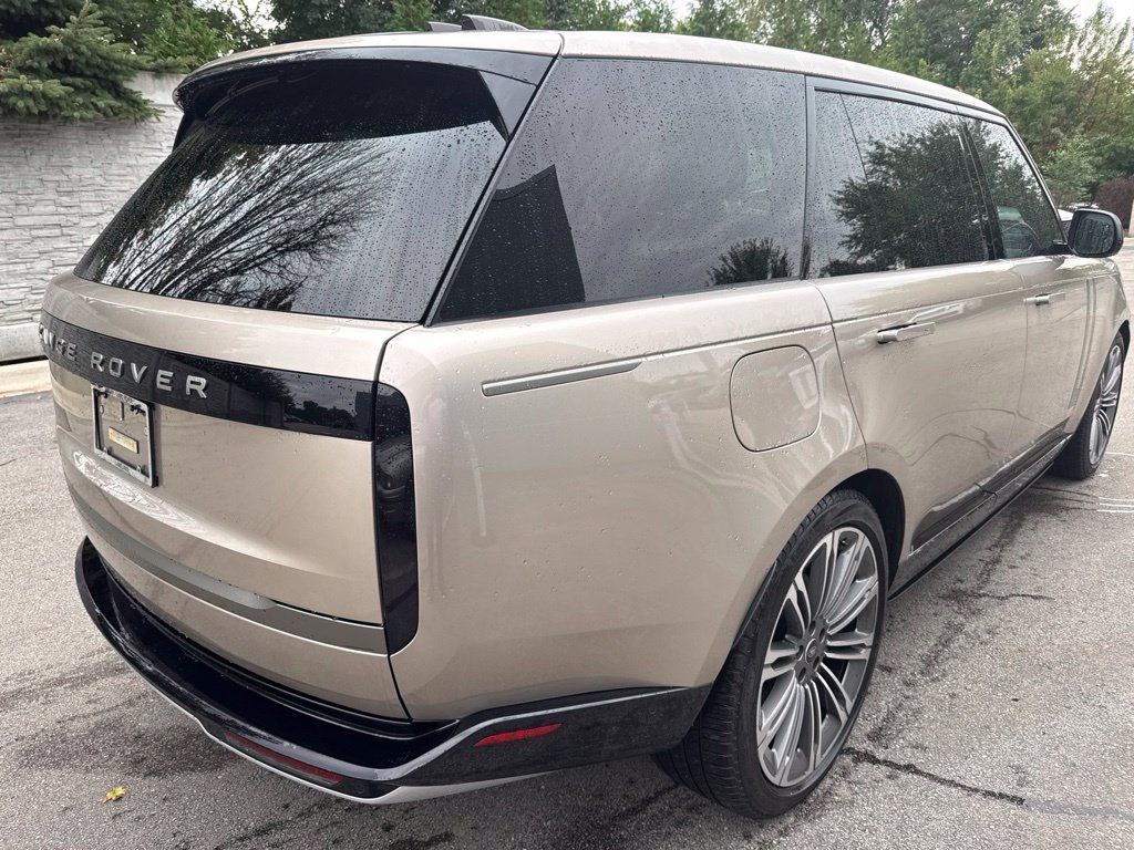 Used 2024 Land Rover Range Rover Long Wheelbase SE AWD/4WD image 4