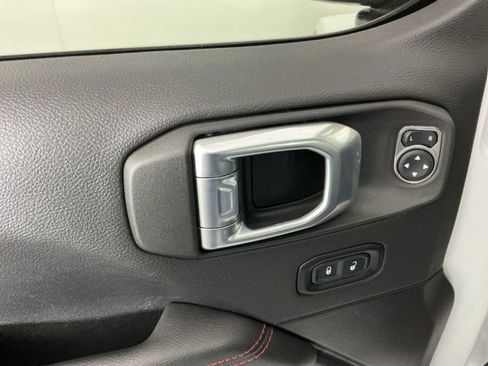 Used 2022 Jeep Wrangler Unlimited Rubicon w/ Cold Weather Group AWD/4WD image 13