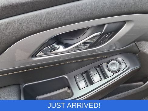 Used 2021 Chevrolet Traverse LS AWD/4WD image 20
