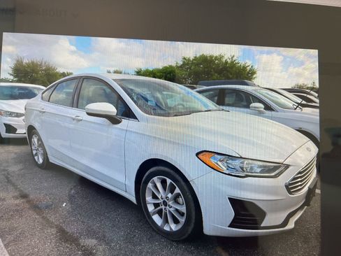 Used 2020 Ford Fusion SE image 6