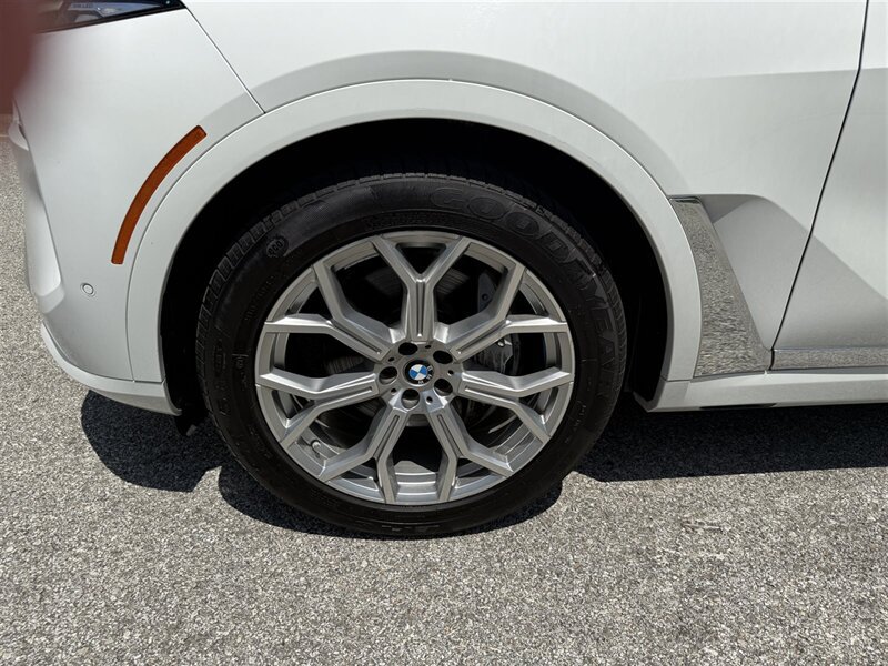 Used 2023 BMW X7 xDrive40i w/ Premium Package AWD/4WD image 37