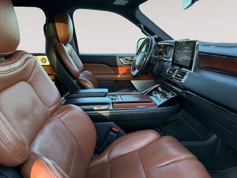 Used 2020 Lincoln Navigator Reserve image 15